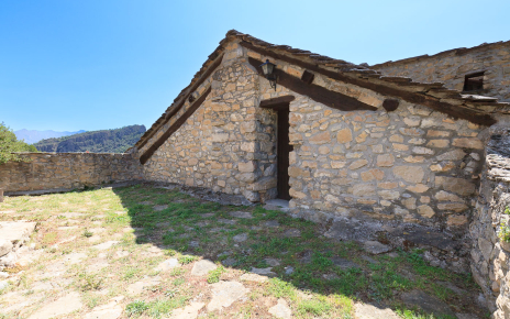 A rustic but well preserved 15th century cottage